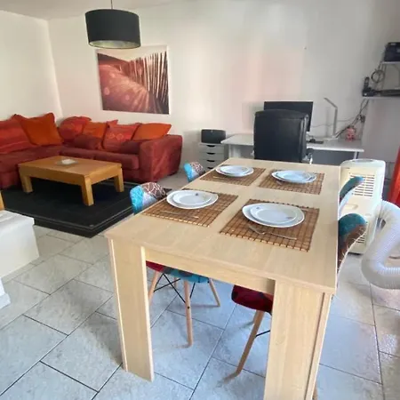 Familial Quartier Fontonne A By Weekome *