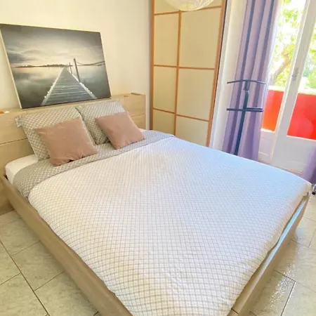 Familial Quartier Fontonne A By Weekome Lejlighed